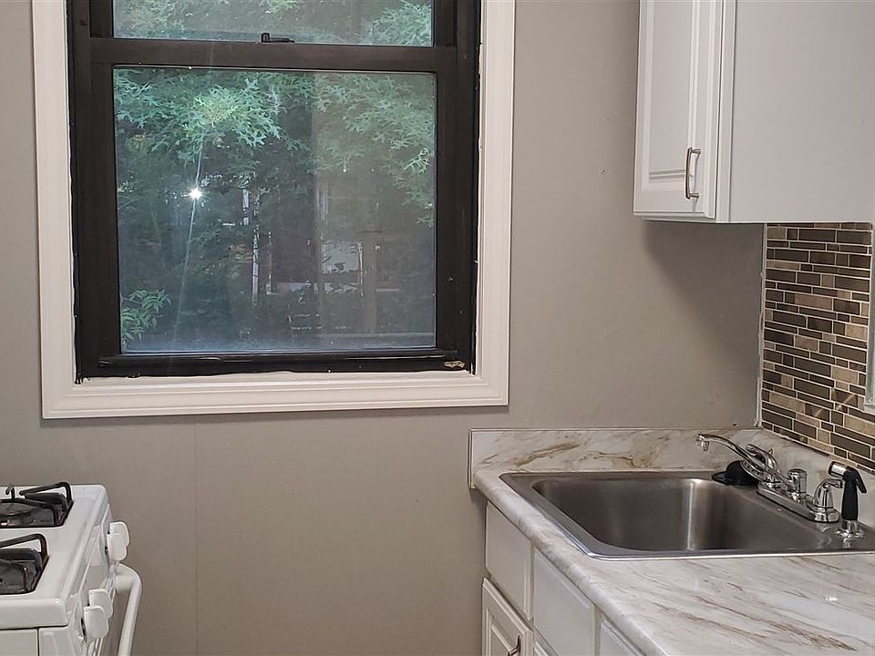 7466 Delmar Kitchen 1