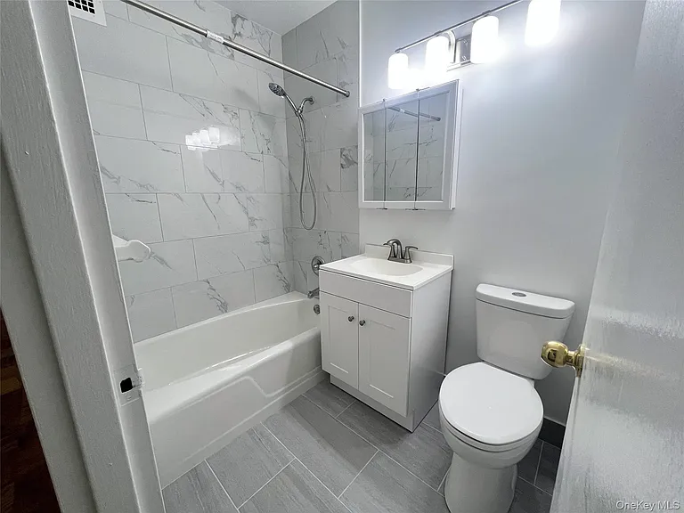 30 Lake St #2I — Photo 15