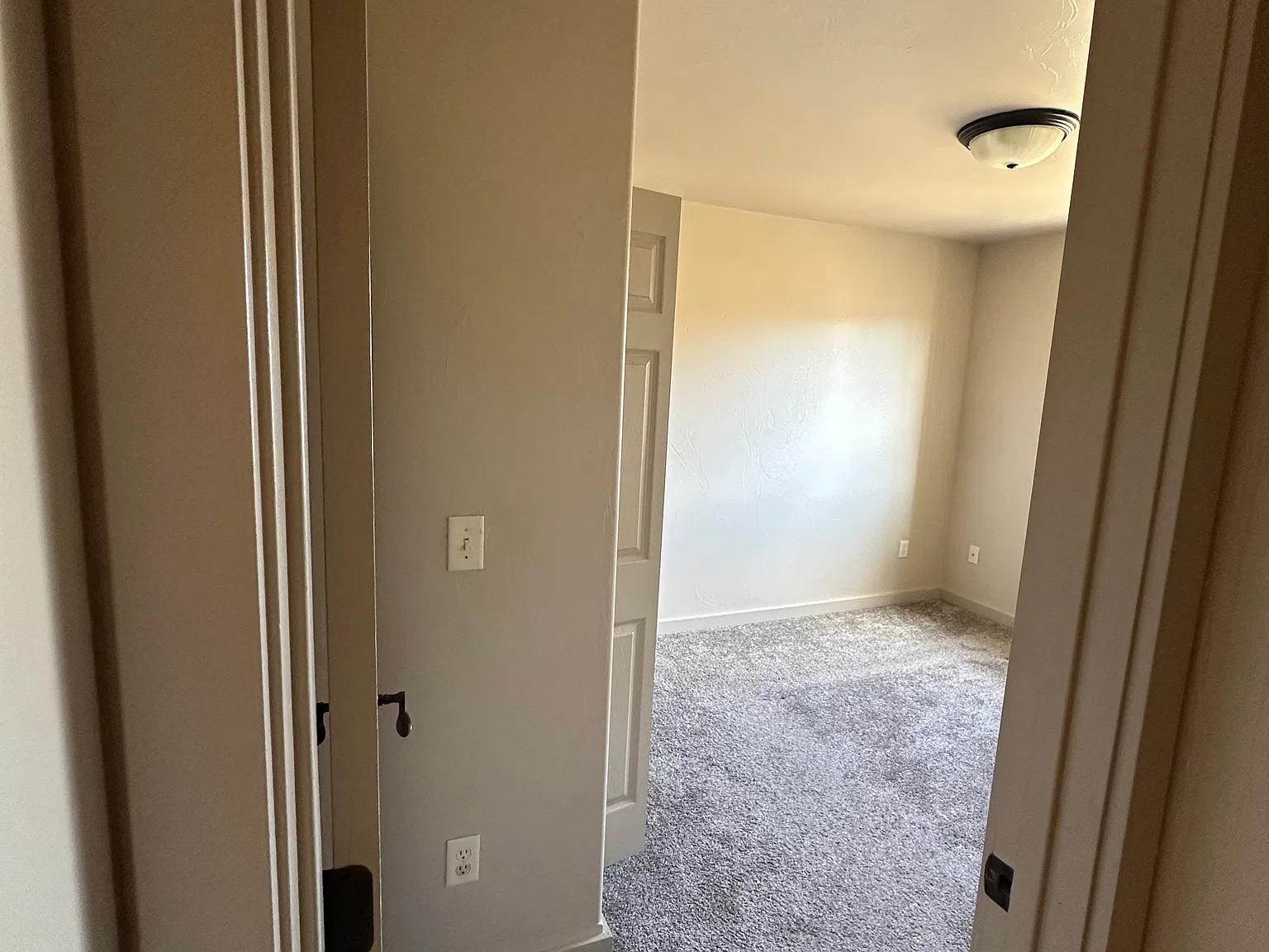 3 bed, 2.5 bath, 1410 sqft, $1,000 — Photo 1