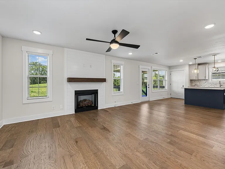 393 Frontier Dr — Photo 7