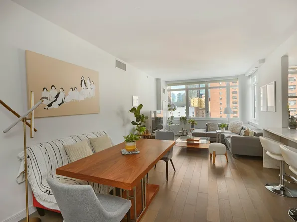 305 East 51st Street image 4 of 21