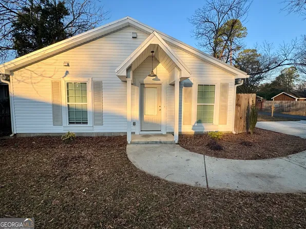 1112 3rd St #B, Perry, GA 31069