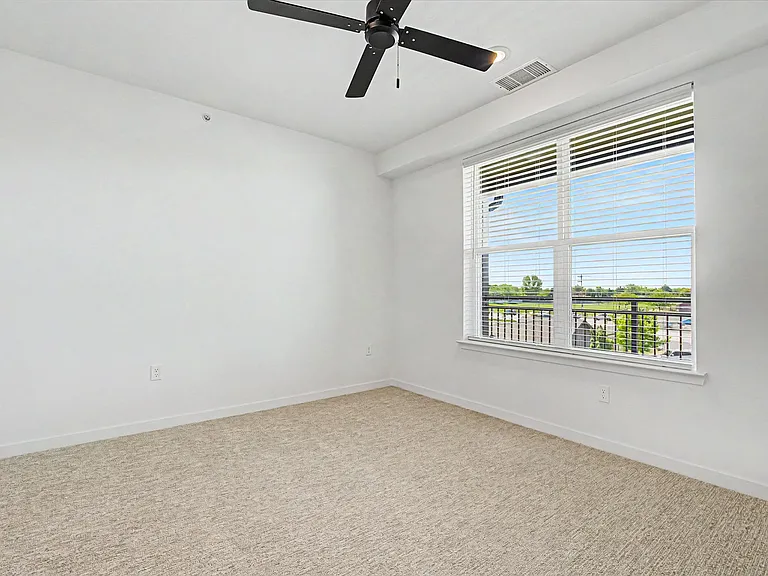 The Logan Luxury Apartments — Photo 19