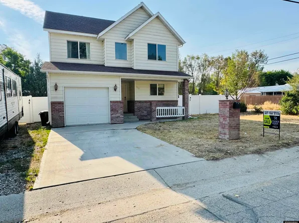 360 N 9th St, Lander, WY 82520