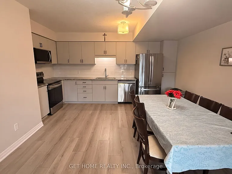 696 Benninger Dr — Photo 2
