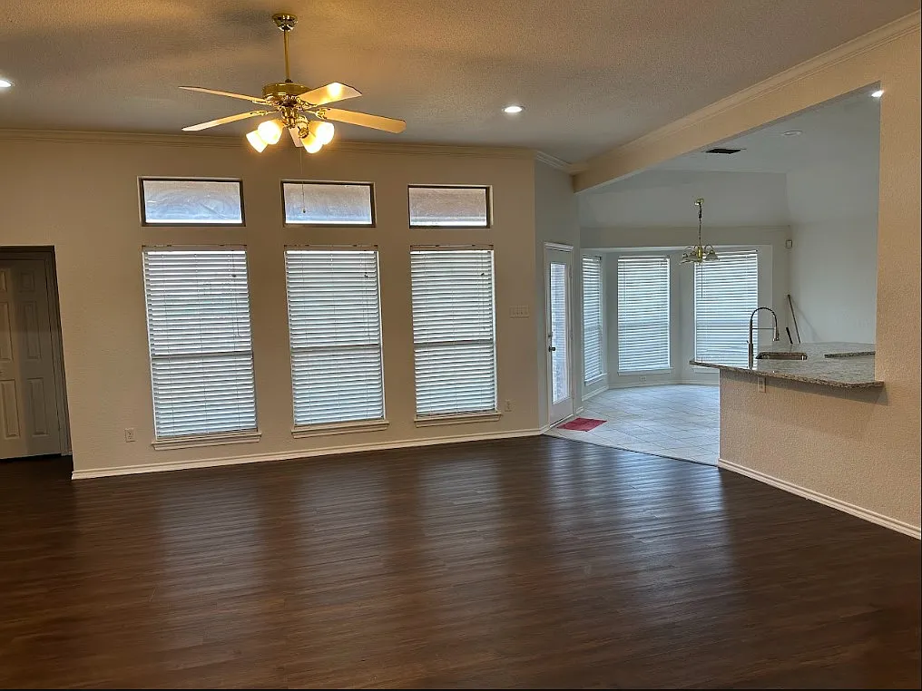 4 bed, 2130 sqft, $2,500 — Photo 3