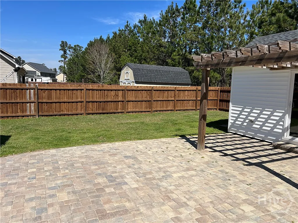 5 bed, 2.5 bath, 2936 sqft, $3,000 — Photo 2