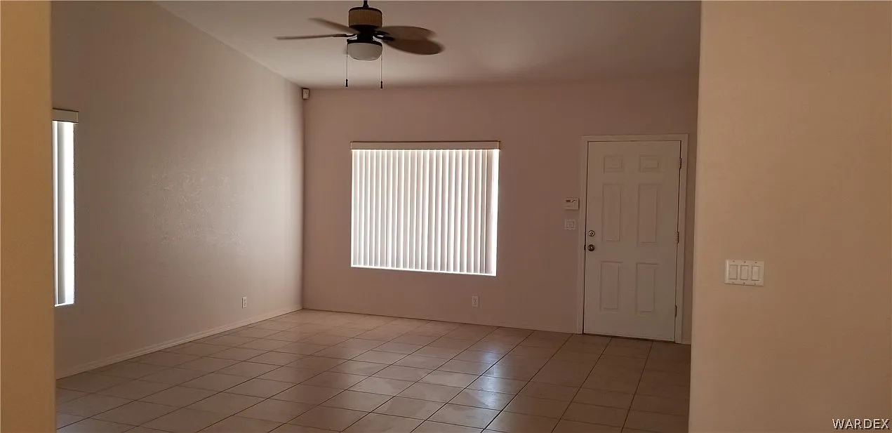 3 bed, 2.0 bath, 1324 sqft, $1,800 — Photo 2