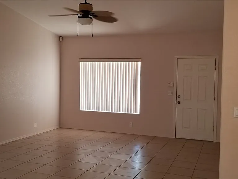 4492 S Caitlan Ave — Photo 2