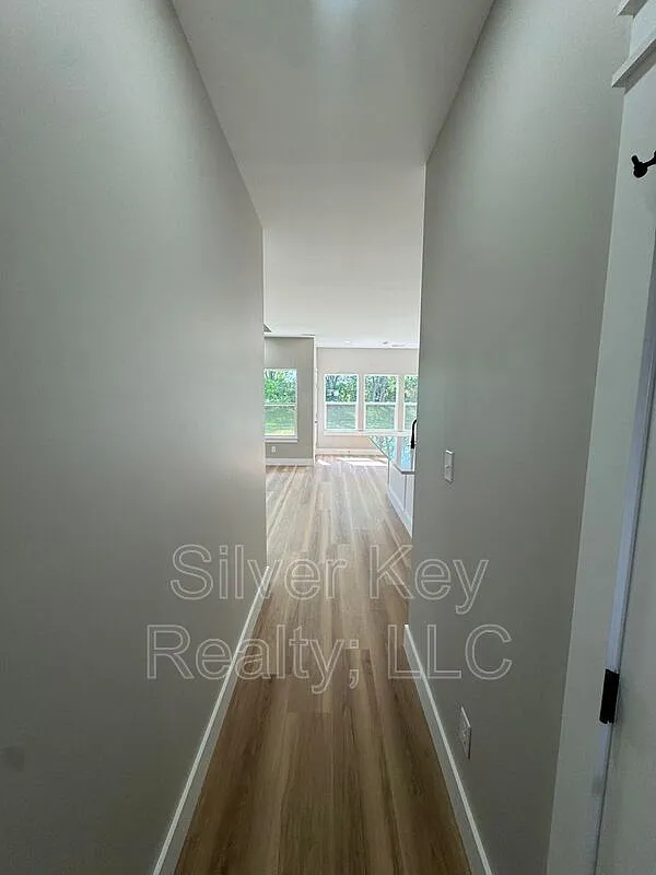 3 bed, 2.0 bath, 1500 sqft, $2,495 — Photo 3