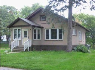 328 7th St NW, Willmar, MN 56201