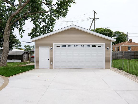 2nd image of 4621 39th AVENUE