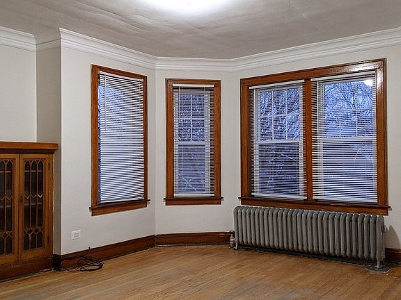 3rd image of 6420 S Rockwell St Unit 2N