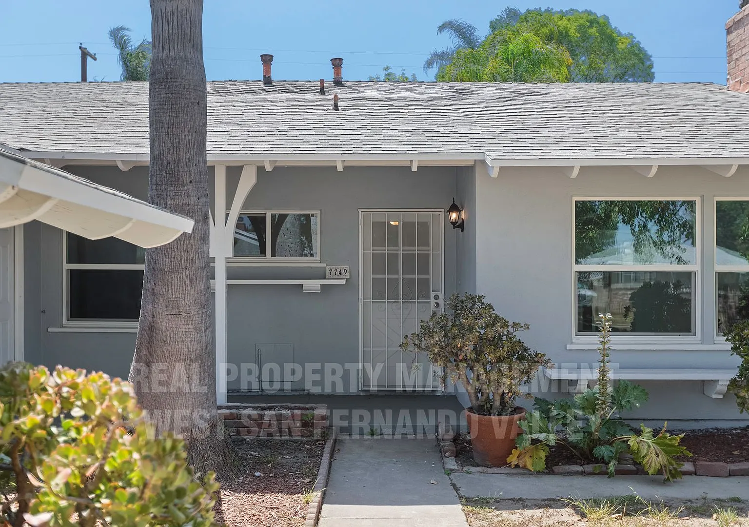 Charming Fully Renovated 3BR Home in West Hills with Spacious Backyard & 2-Car Garage — Photo 3