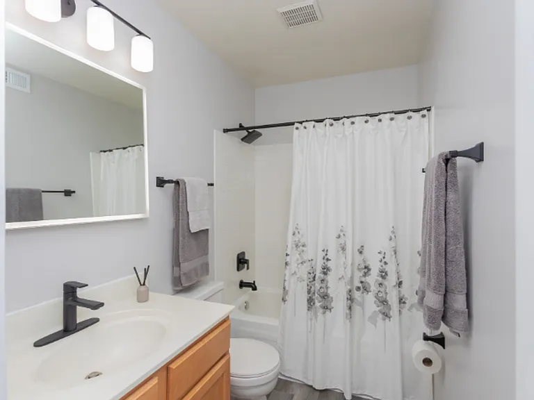 Coventry Court West Apartments — Photo 139