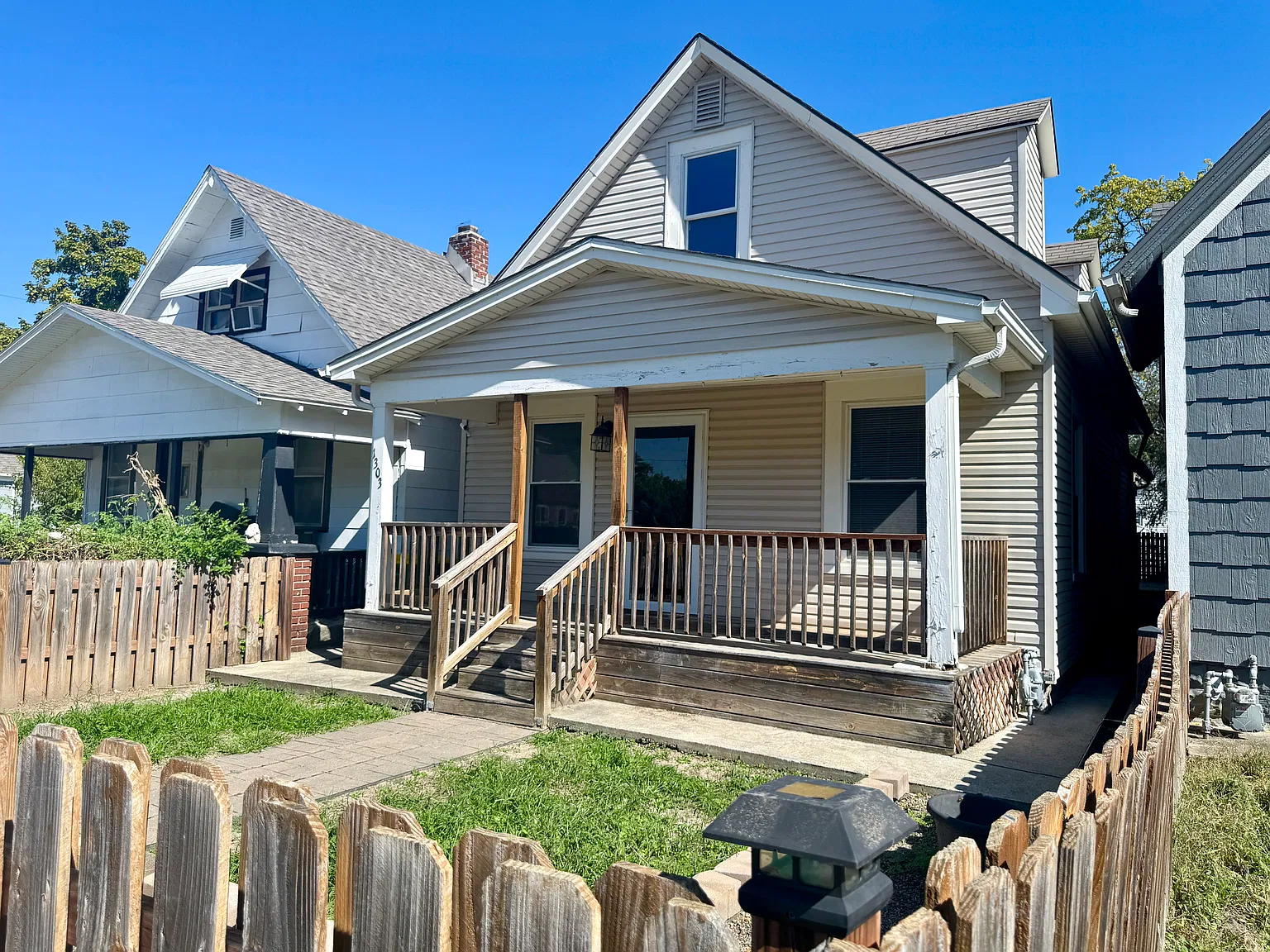 2 bed, 1057 sqft, $1,699 — Photo 2