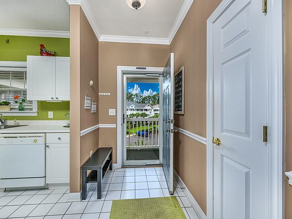 2nd image of 5825 Catalina Dr. #134