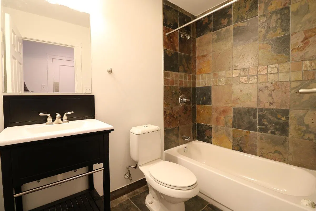 3 bed, 1800 sqft, $2,700 — Photo 4