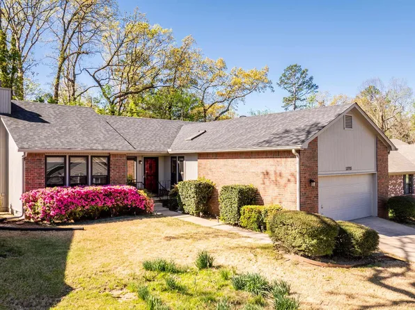 13705 Ivy Point Dr, Little Rock, AR 72211