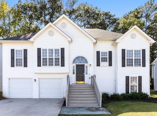 130 Harbour Lake Dr, Fayetteville, GA 30215