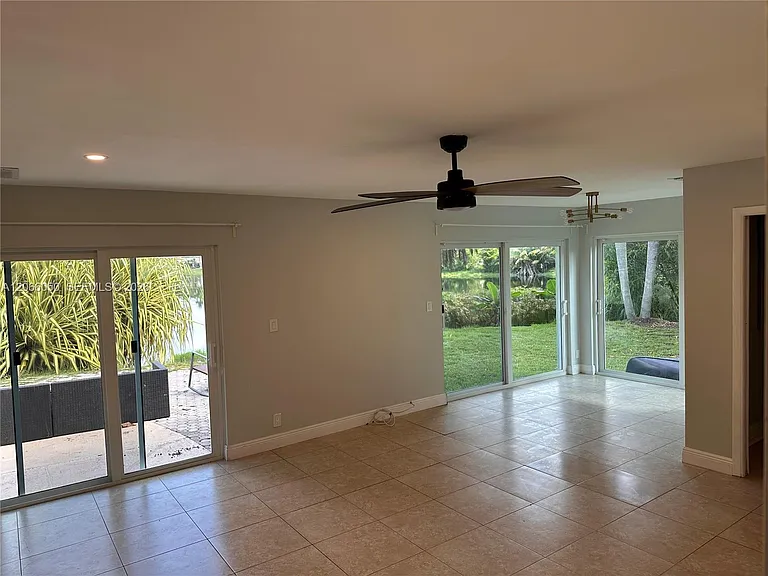 11907 Jennifer Way — Photo 13