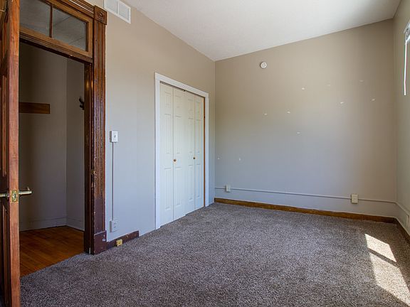 4th image of 825 W 3rd St APT 2