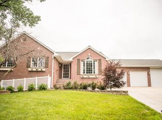 2777 Skyline Dr, Hamburg, IA 51640