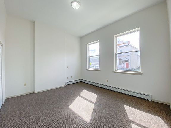 4th image of 670-676 Broad St #102