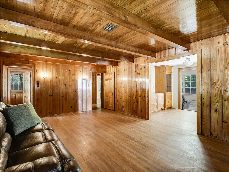 2304 Longview St — Photo 7