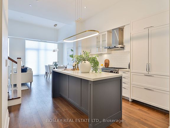 5th image of 25 Malcolm Rd #Townhouse 105