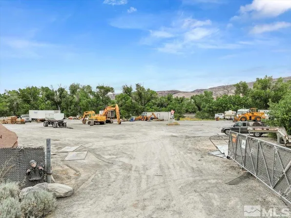 201 London Dr, Sparks, NV 89437