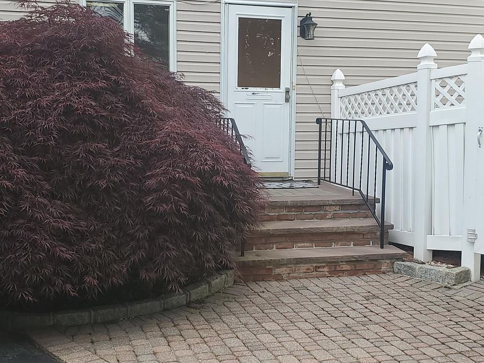 Entrance to the Apt