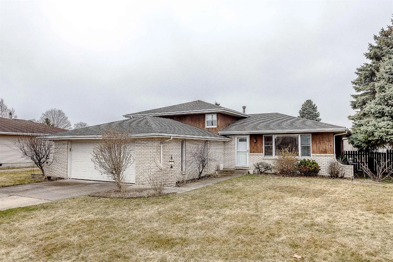 114 Cypress Dr photo 1