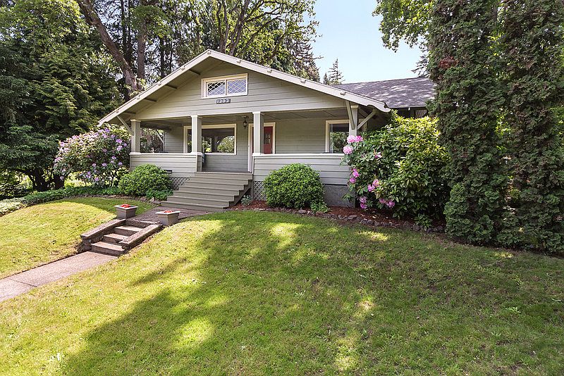 1203 Oak St, Hood River, OR 97031 Zillow
