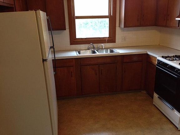 3rd image of 204 Crandon Blvd