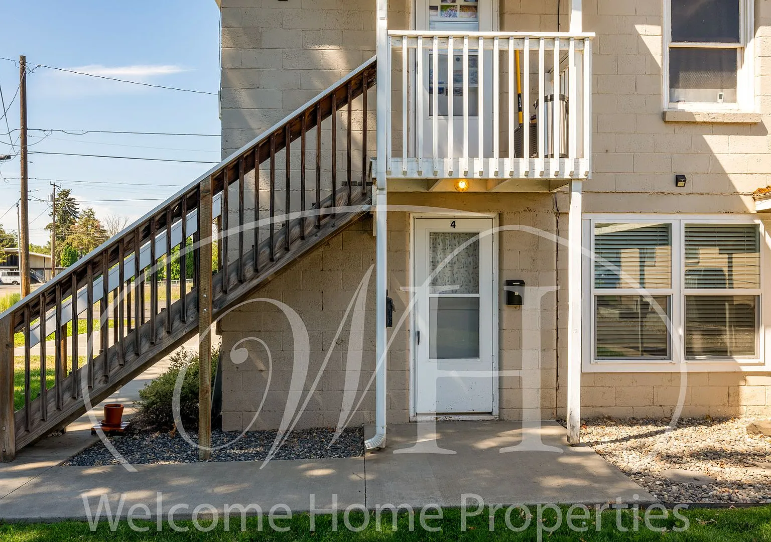43 NE Ash Ave — Photo 3