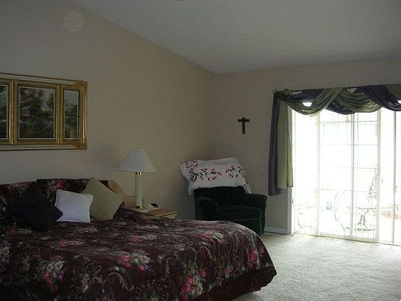 2nd image of 3621 Hickory Ct