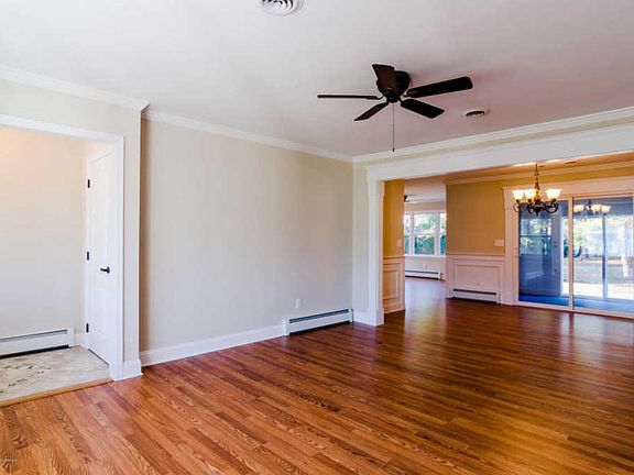 4th image of 33 Whitaker Dr