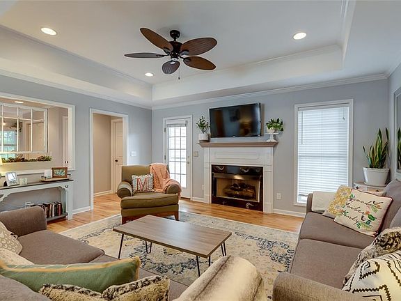 5th image of 108 Meadow Green Dr
