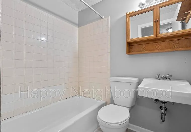 451 Divinity St #I — Photo 5