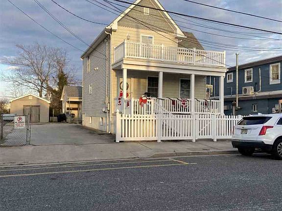 2nd image of 135 W Youngs Ave