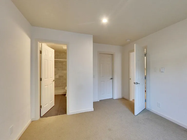 205 Collins St #5 — Photo 4