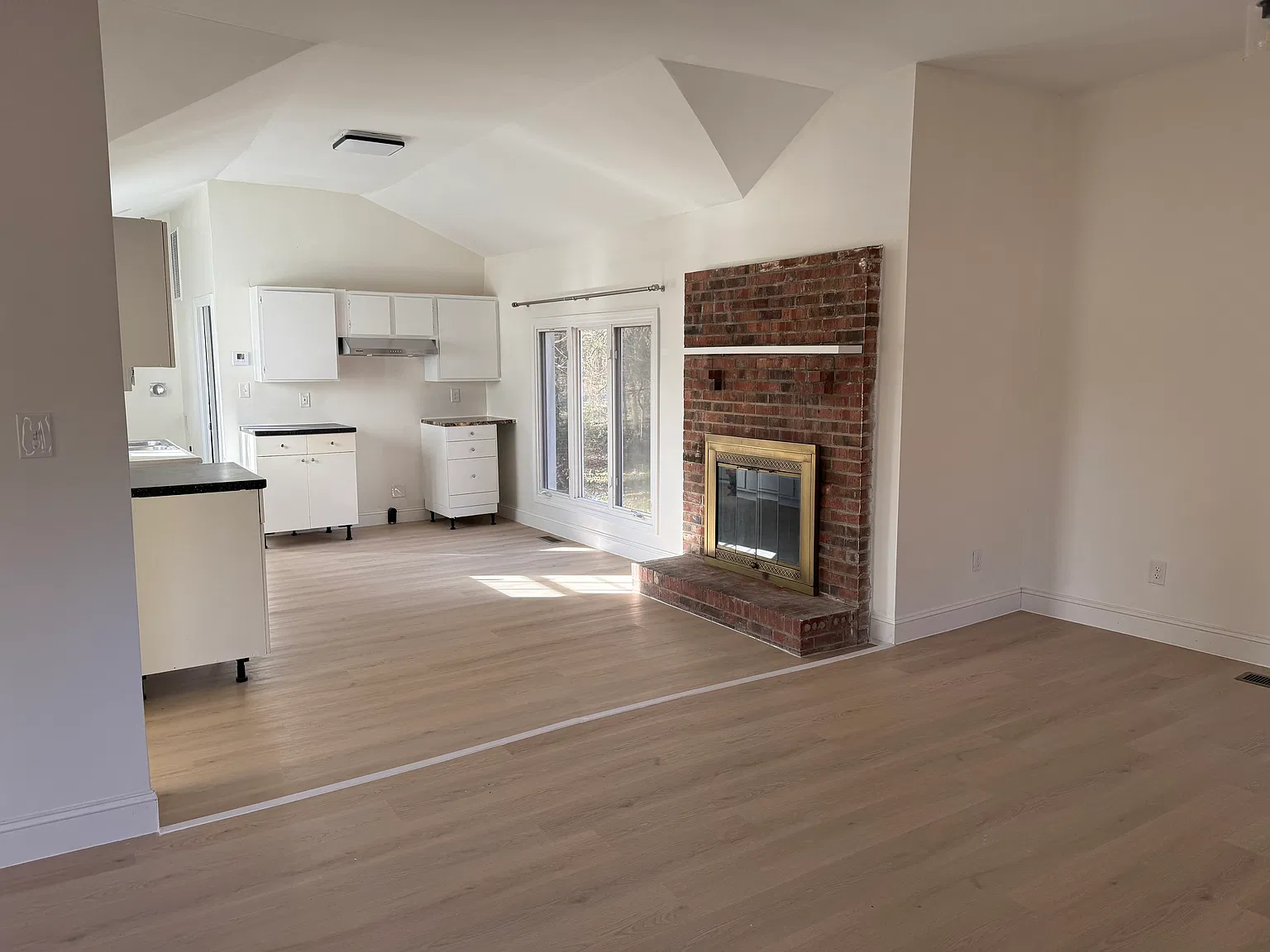 2 bed, 918 sqft, $1,550 — Photo 3