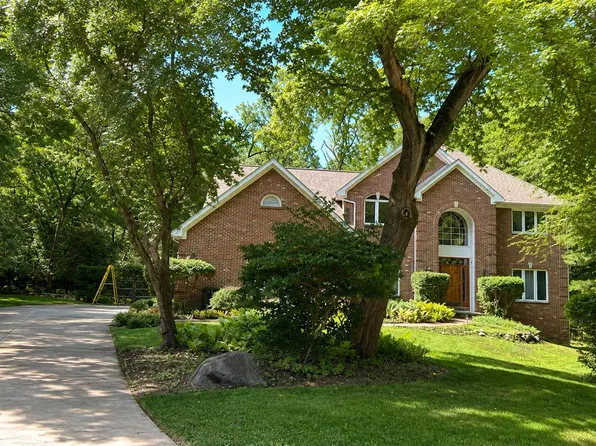 4 Harper Ct, Algonquin, IL 60102