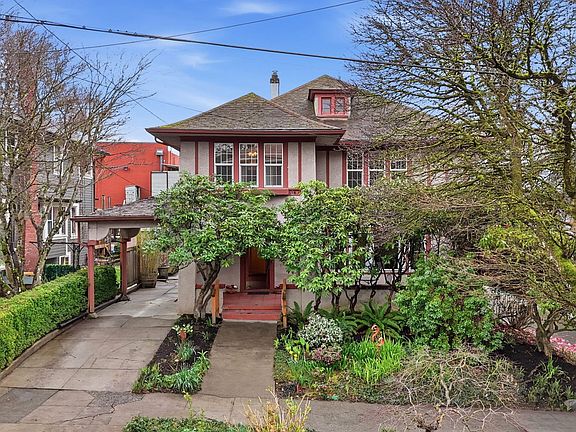 3rd image of 3136 NE Couch St