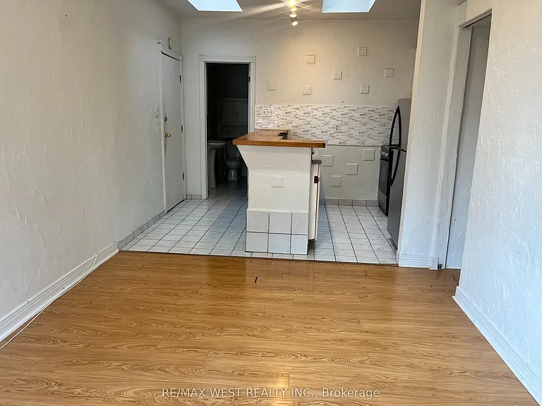 4902 Dundas St W #1 — Photo 11