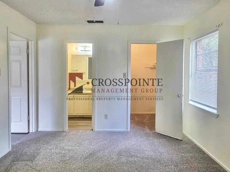 115 Queens Ct — Photo 15