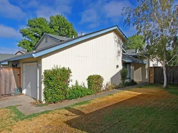 9334 Aizenberg Cir, Elk Grove, CA 95624