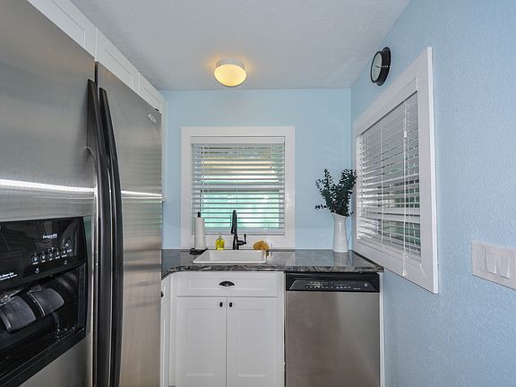 5th image of 302 Banana St