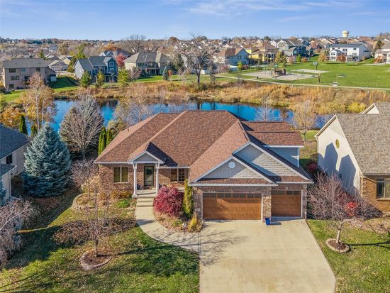 4236 162nd St, Urbandale, IA 50323